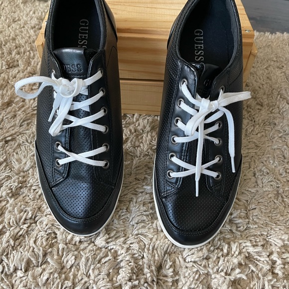 Guess Mens shoes size 11 black - Picture 2 of 7